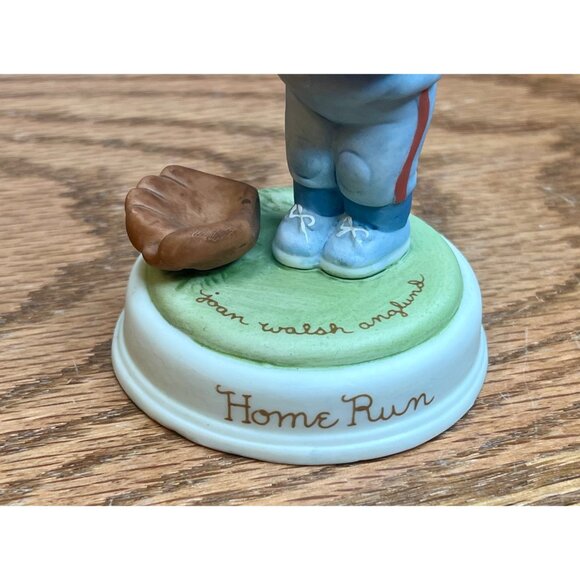 Vintage 1987 Avon Joan Walsh Anglund Porcelain Figurine "Home Run" - Picture 5 of 8
